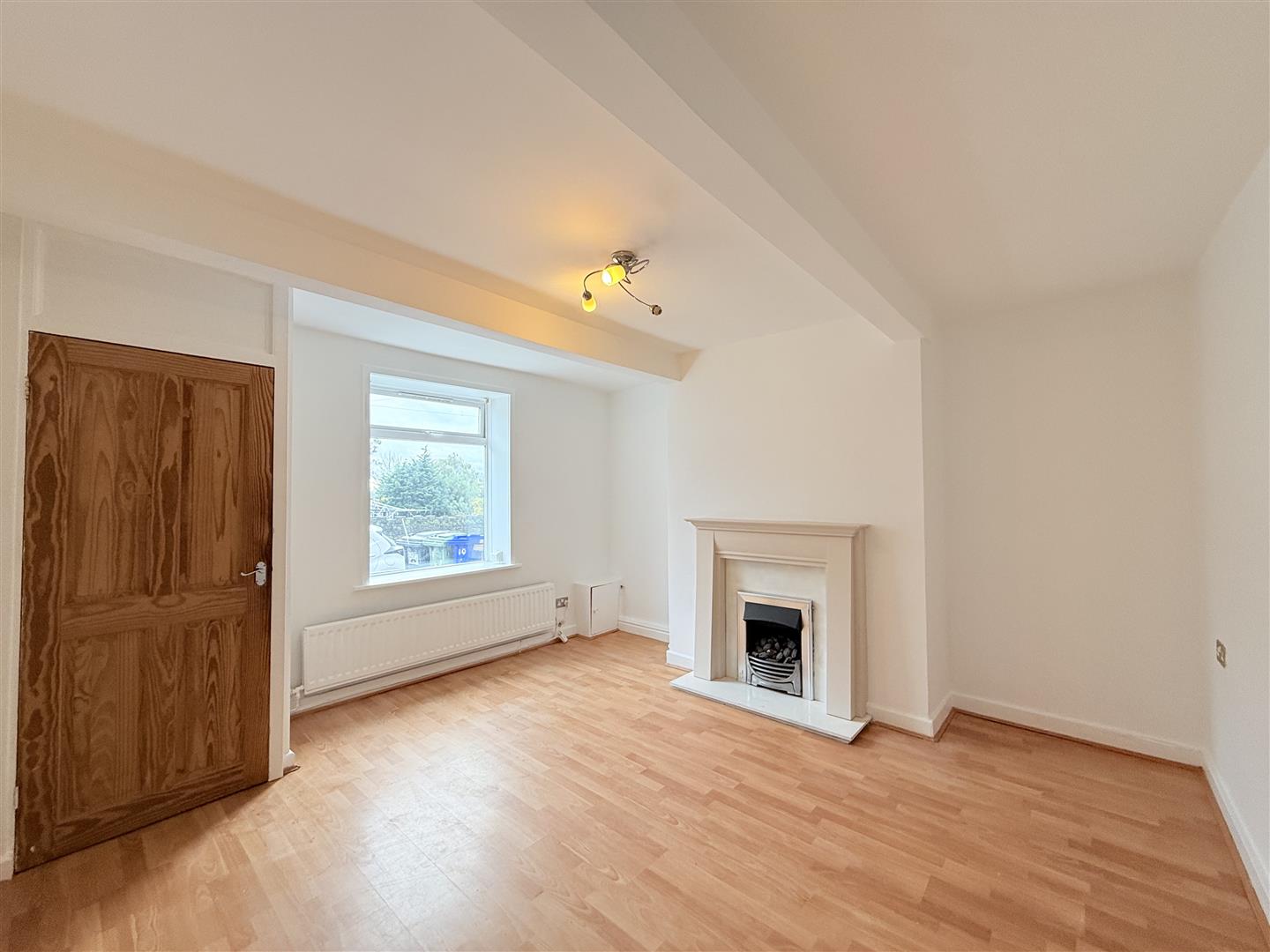 2 bed house - mid terrace in Stockport Road, Mossley – photo 2